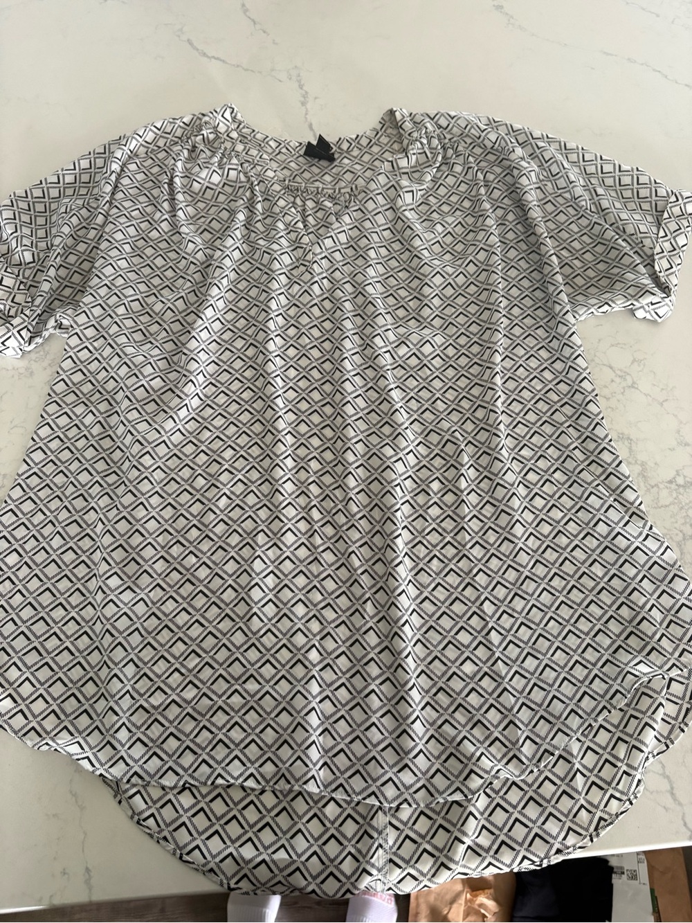 Worthington Black & White Diamond Print Short Sleeve Blouse